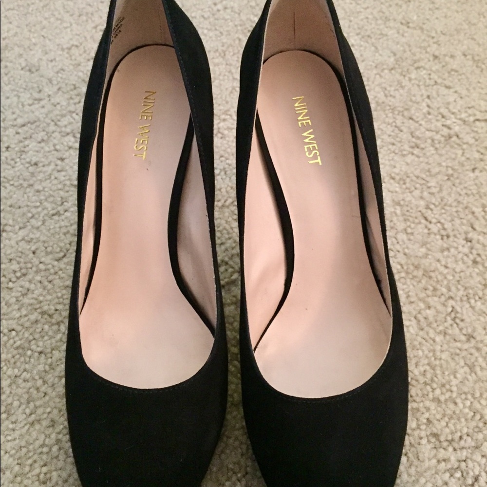 Black, Suede Nine West Pump Heels. ONLY WORN ONCE - Picture 3 of 4